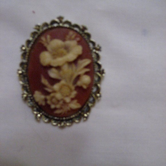 VINTAGE GERRYS FAUX FLOWER CAMEO - Picture 1 of 1